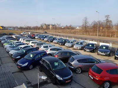AutoHandel Wojskowa